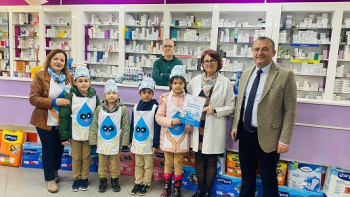 Minik öğrenciler, esnafı su tasarrufu konusunda bilgilendirdi