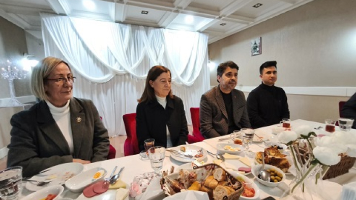 AK Parti Edirne Milletvekili Fatma Aksal, gazetecilerle kahvaltıda bir araya geldi