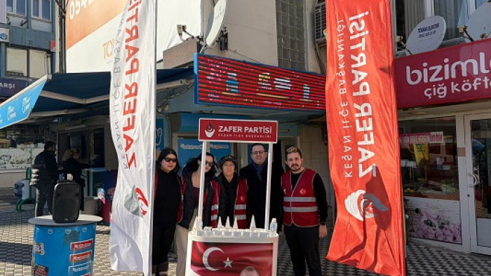 Zafer Parti’li gençlerden kandilde lokum ikramı