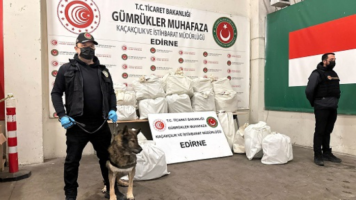 Kapıkule’de 2 otomobilde 20 kilo 812 gram esrar ele geçirildi