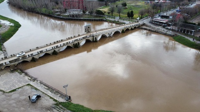 Tunca Nehri’nde taşkın riski