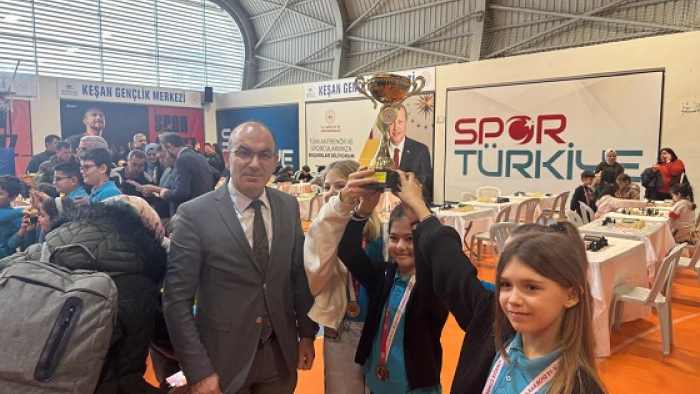 ‘Okullar Arası Satranç Turnuvası’ ödülleri sahiplerini buldu