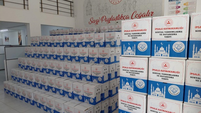 İpsala Kaymakamlığı’ndan 1200 ihtiyaç sahibine gıda kolisi