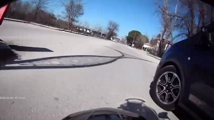 Motosikletle hafif ticari araç çarpıştı: 2 yaralı