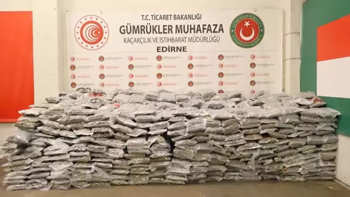 Kapıkule Sınır Kapısı'nda 1 ton 413 kilo esrar ele geçirildi