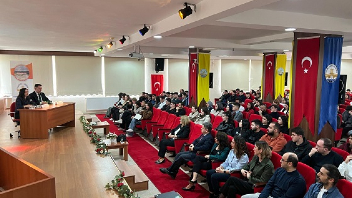 Üniversite öğrencilerine dolandırıcılık yöntemlerine karşı seminer
