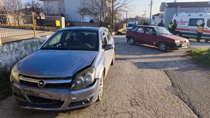 Keşan’da 2 otomobilin çarpıştığı kazada 1 yaralı