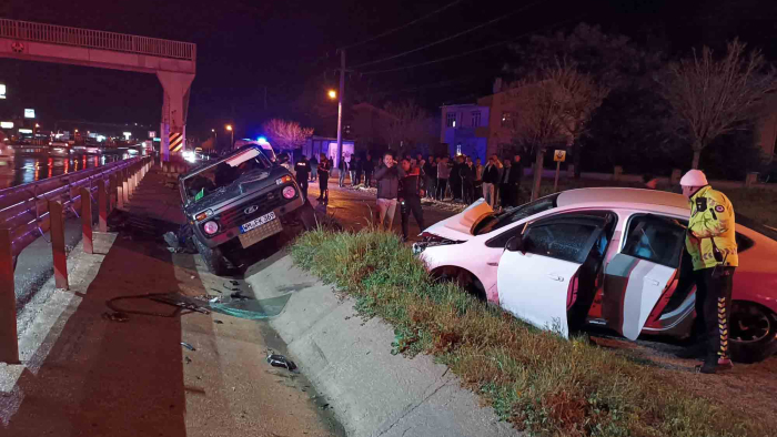 Keşan’da 3 kişinin yaralandığı kaza sonrası cipten kaçan kedi arandı