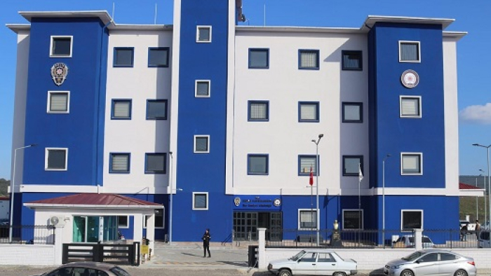 Emniyete imza vermeye plakasız motosikletle gelen ehliyetsiz sürücüye 86 bin TL ceza