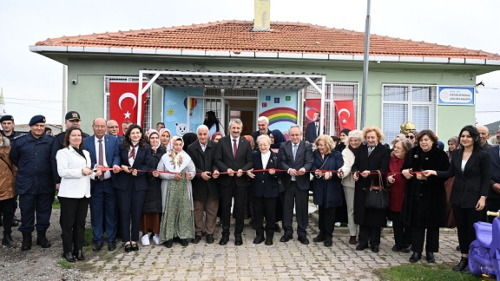 Enez’de, Türk Kadınlar Birliği’nce yenilenen ana sınıfı açıldı