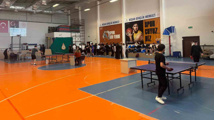 Liseler arası masa tenisi yarışmaları düzenlendi