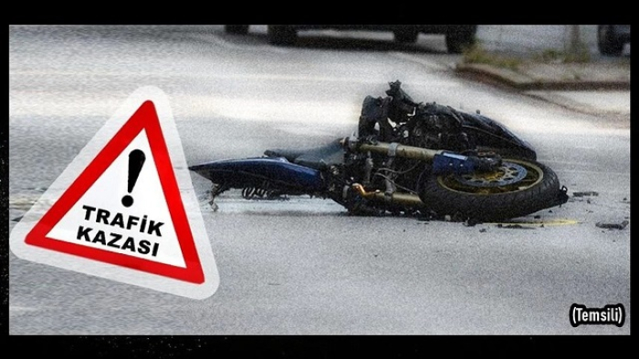 Hafif ticari araçla motosiklet çarpıştı; 1 yaralı