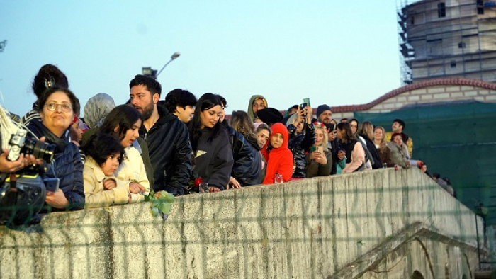 Kakava'da dilekler Tunca Nehri'ne bırakıldı