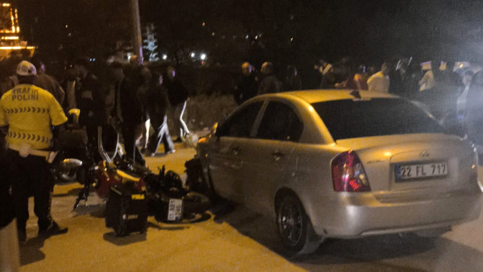 Yeni Mahalle’de otomobille motosiklet çarpıştı: 2 yaralı