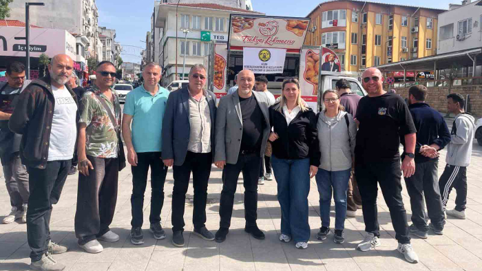 Berber ve kuaförler, ebediyete intikal eden meslektaşları hayrına lokma dağıttı