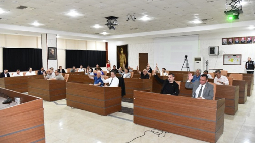 Mecliste tartışmalı maddelerden biri geri çekildi, diğeri kabul edildi