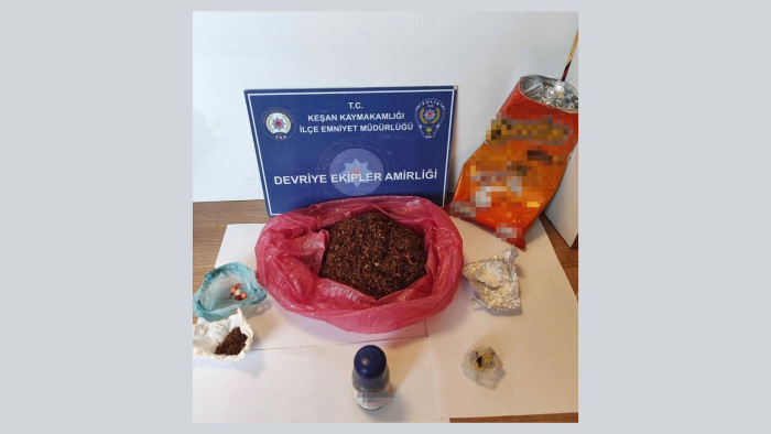 Cips paketine gizlenmiş uyuşturucu ele geçirildi; 1 tutuklama