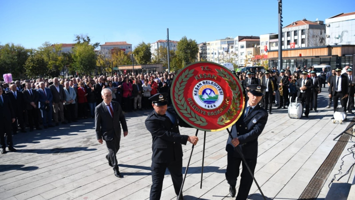 29 Ekim kutlamaları çelenk töreniyle başladı