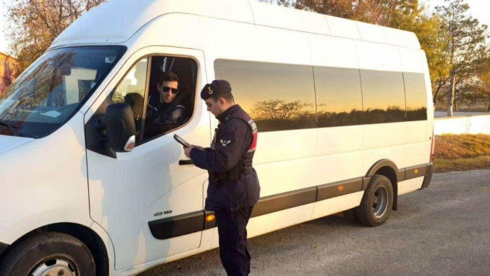 Jandarma 46 öğrenci servisini denetledi, 2 sürücüye ceza uyguladı