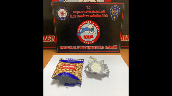 Kuruyemiş paketinden uyuşturucu çıktı