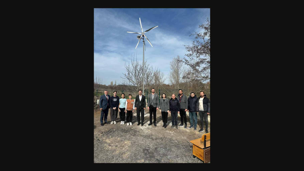 Enezli öğrencilerden çevre dostu rüzgar enerjisi projesi
