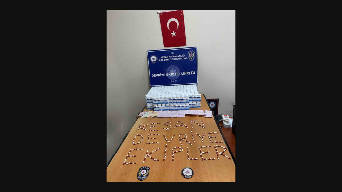 Keşan’da araçta 16 bin 744 sentetik ecza ele geçirildi