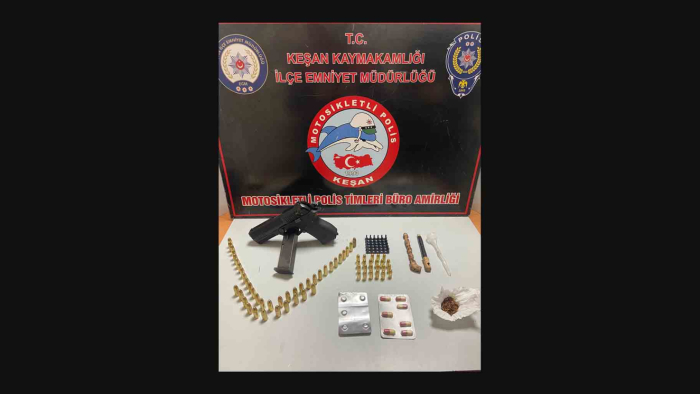 Keşan’da araçta ruhsatsız tabanca, mermi ve uyuşturucu ele geçirildi