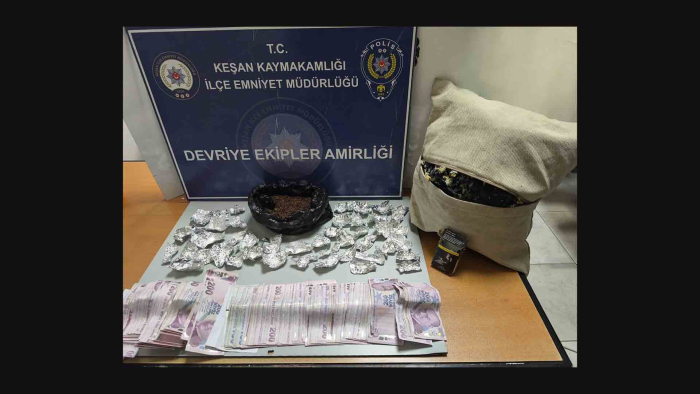 Yastığın içine gizlenmiş uyuşturucu ele geçirildi; 6 gözaltı