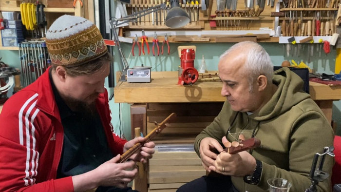 Amerikalı gitar virtüözü Gabriel, Yörük çalgısı 3 telli saz için Keşan'a geldi