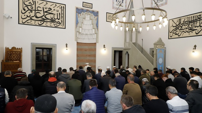 Hersekzade Ahmet Paşa Camii’nde 3 yıllık restorasyonun ardından ilk teravih