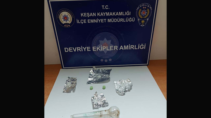 Sürücüsü alkollü çıkan araçtaki yolcuda uyuşturucu ele geçirildi