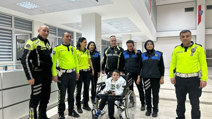 Cam kemik hastası Emre’nin polislik hayali gerçek oldu
