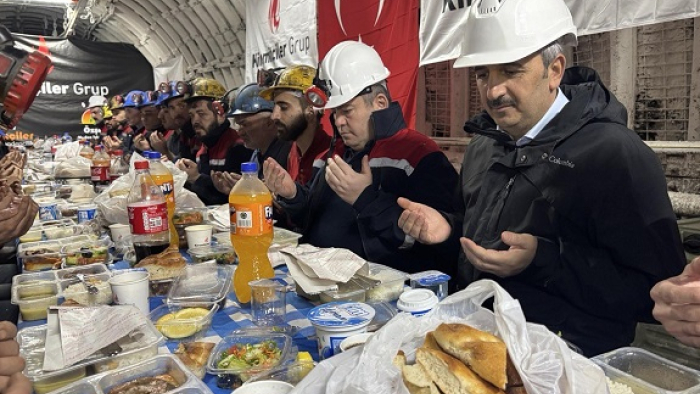 Edirne Valisi Sezer, madencilerle iftar yaptı