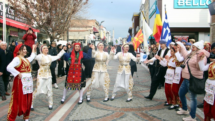 Balkan Halk Oyunları Festivali renkli geçti