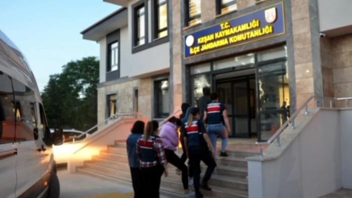 Fuhuş operasyonunda 7 gözaltı; 11 kadın kurtarıldı
