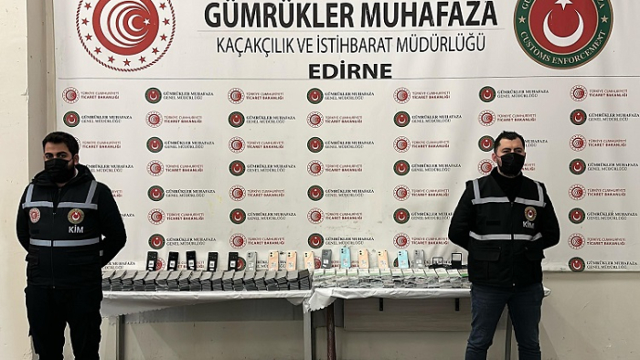 TIR'da 850 cep telefonu ele geçirildi