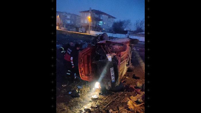 Keşan’da direğe çarpıp, devrilen aracın sürücüsü yaralandı