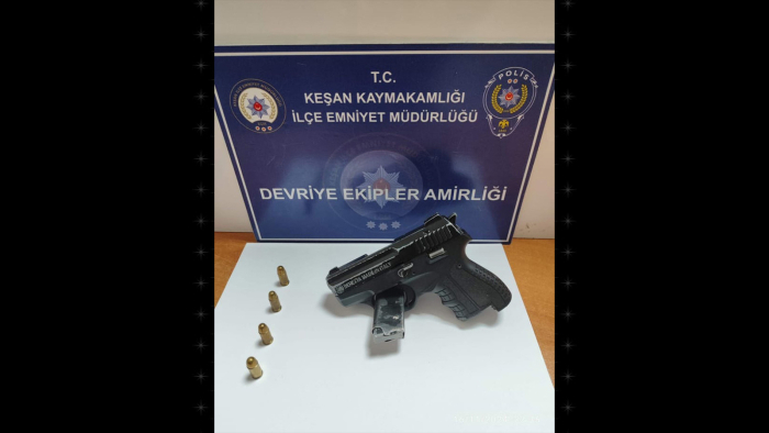 Üzerinde ruhsatsız tabancayla yakalandı
