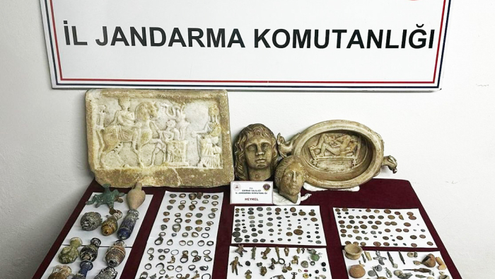 Durdurulan araçlarda 355 tarihi eser ele geçirildi; 2 gözaltı