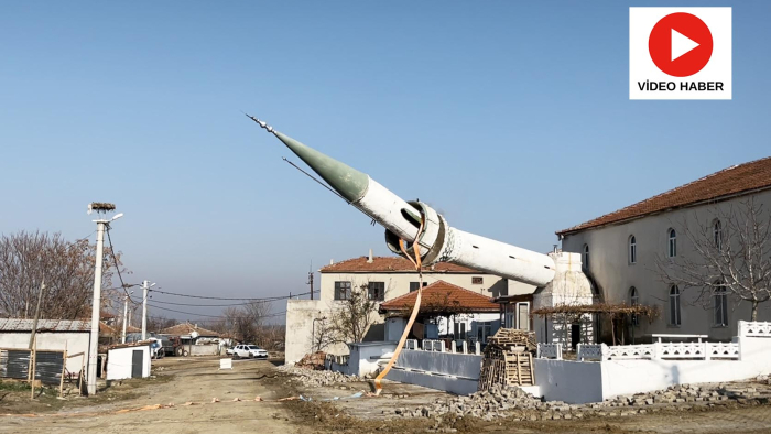 Kozköy’de hasarlı minare kontrollü olarak yıkıldı